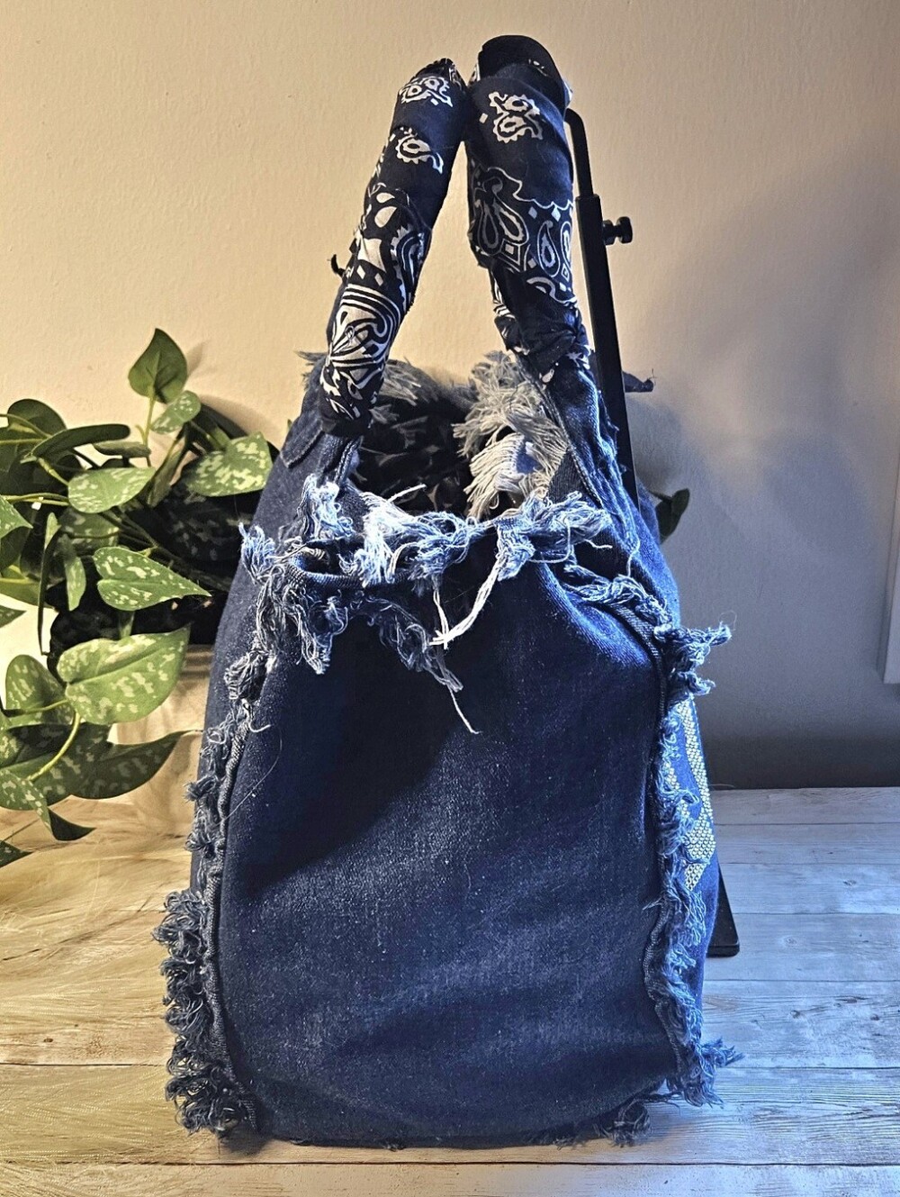 HipChik Couture bag is a medium-to-large tote dark blue denim. Lucky across - Picture 4 of 11